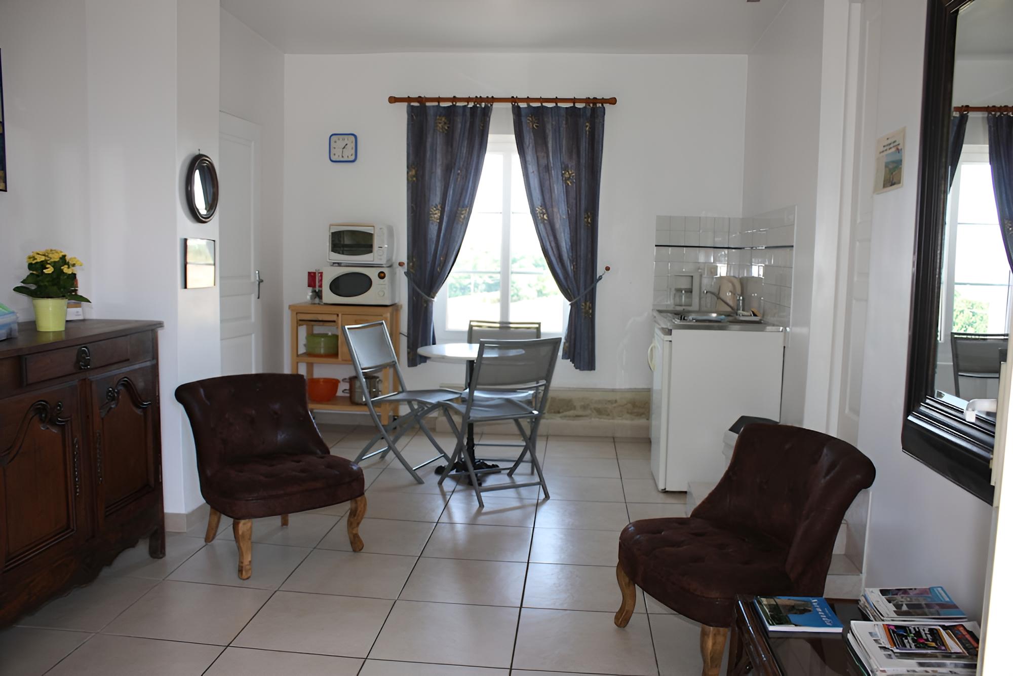 Family Room photo 3