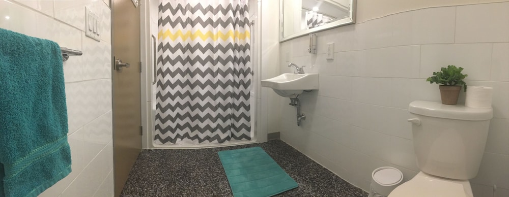 Twin Room, 2 Twin Beds, Shared Bathroom photo 2