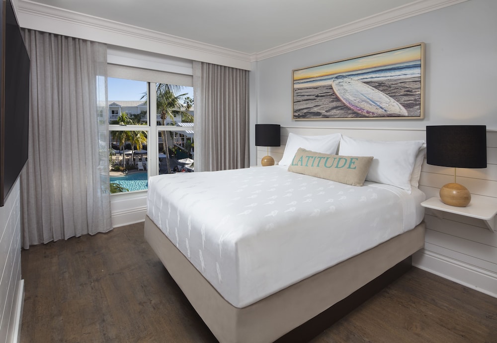 Suite, 2 Bedrooms, Pool View - Photo 3