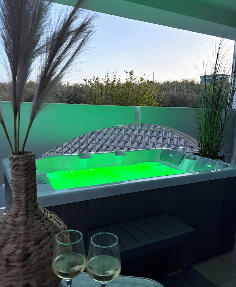 Junior Suite -Outdoor Jacuzzi