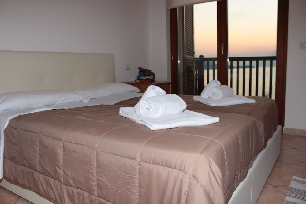 Panoramic Apartment, 1 Bedroom, Kitchen, Lake View photo 1