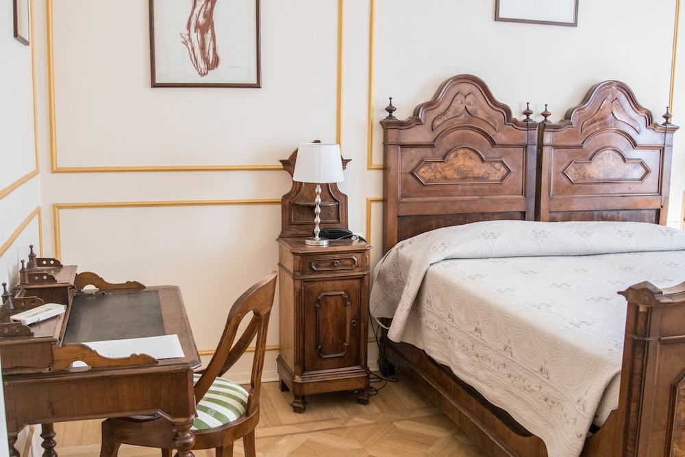 Deluxe Room, 1 Double Bed, Garden View, Garden Area photo 3