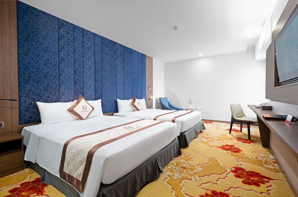 Deluxe Quadruple Room, 2 Queen Beds, Partial Sea View