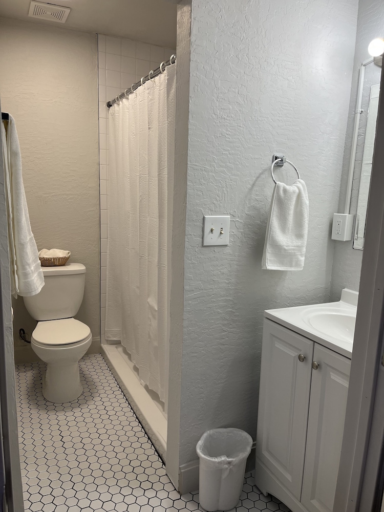 Room, Multiple Beds - Photo 4