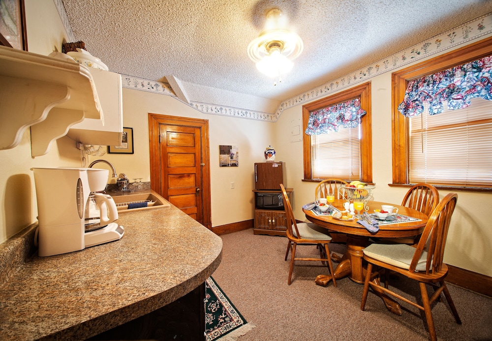 Pikes Peak Suite photo 3
