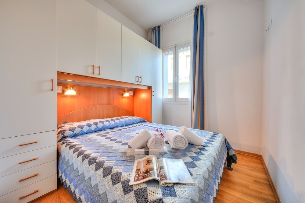 Family Apartment, Multiple Beds, Sea Facing (Frontline Beach 8 - B4 - Near To The) photo 1