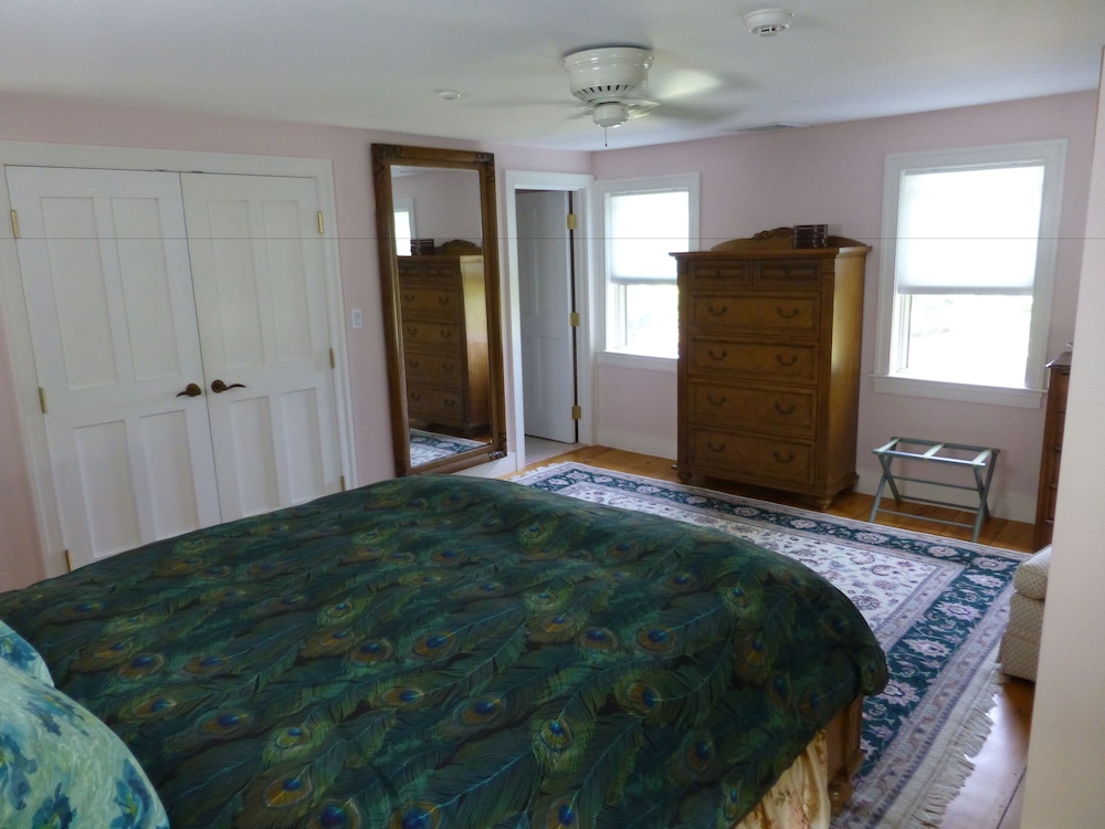 Standard Room, 1 Queen Bed, Non Smoking photo 2