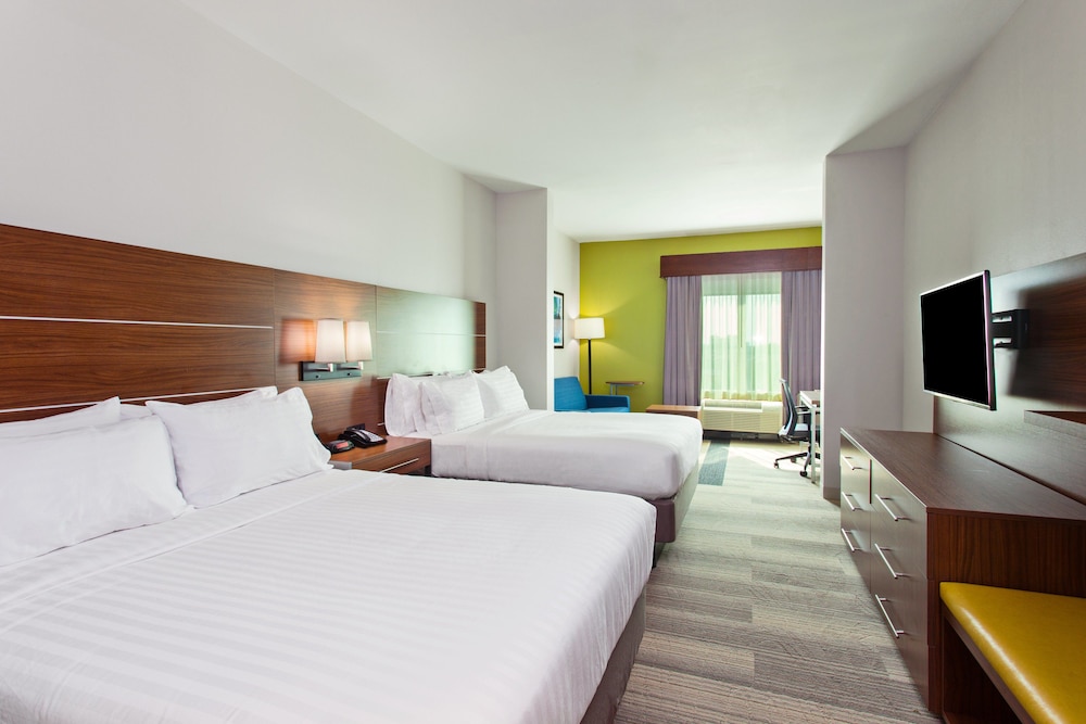 Suite, 2 Queen Beds photo 1