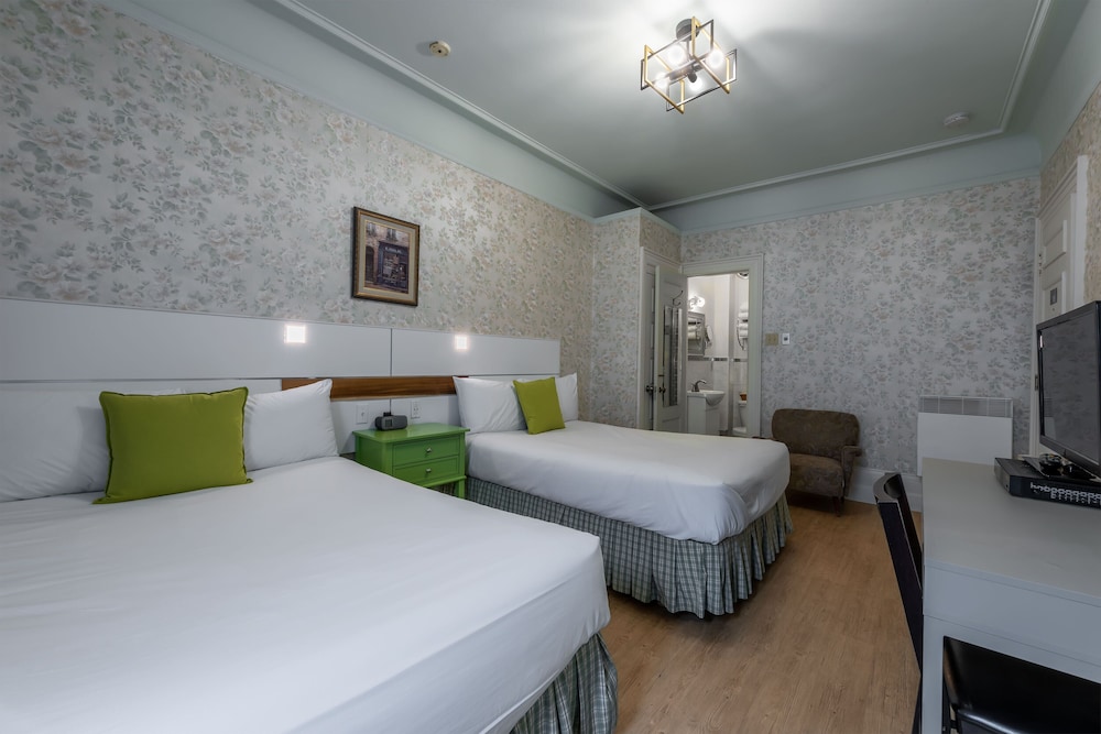 Family Room, 2 Double Beds thumbnail 5