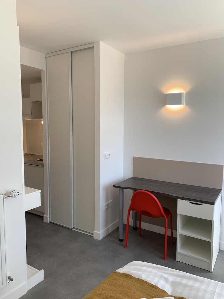 Studio, 2 Twin Beds