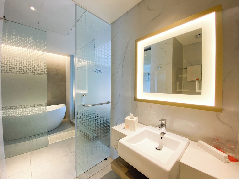 Suite, 1 Bedroom - Photo 5