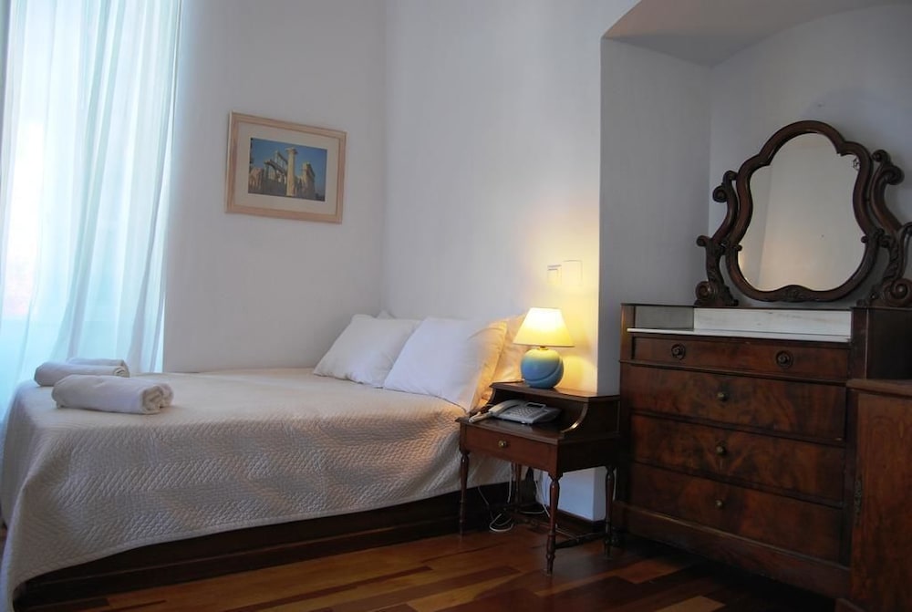 Traditional Standard Triple Room with Garden View - Photo 4