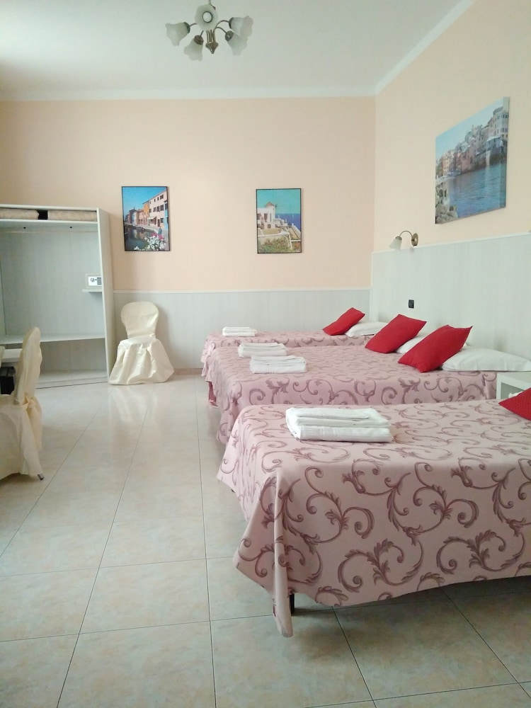 Family Quadruple Room photo 1
