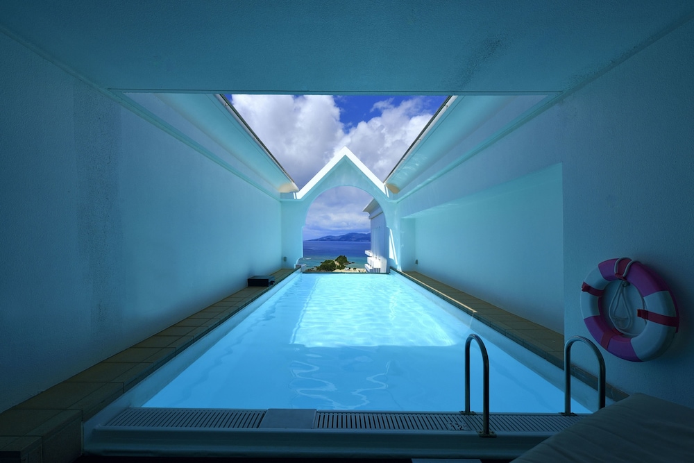 EXES Royal Pool Suite for 2 people with Lounge Access, Non Smoking photo 2