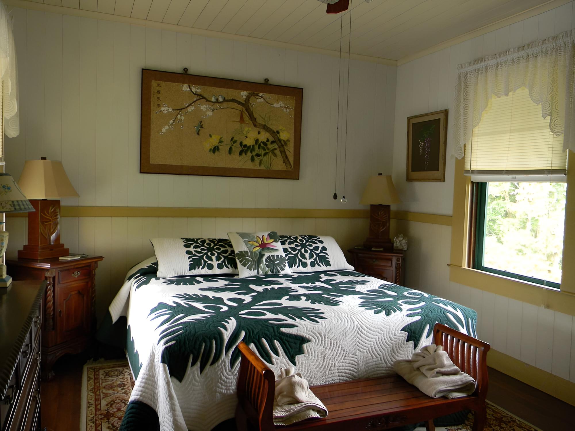 Comfort Room, 1 King Bed, Mountain View (Yellow) photo 2
