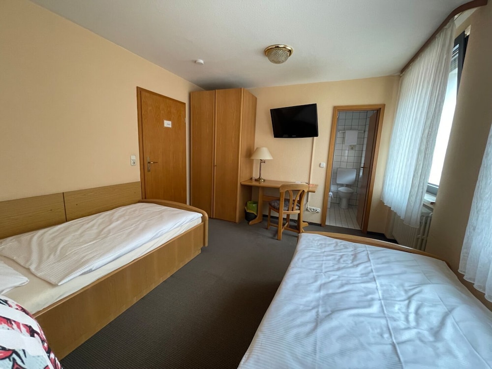 Basic Twin Room