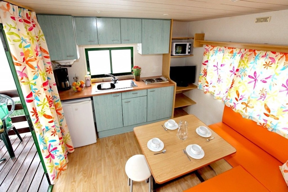 Standard Bungalow, 2 Bedrooms, Ensuite photo 2