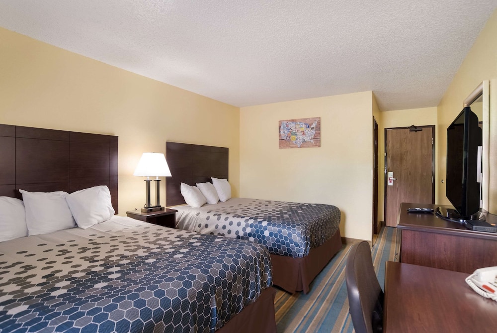 Standard Room, 2 Queen Beds, Non Smoking - Photo 7