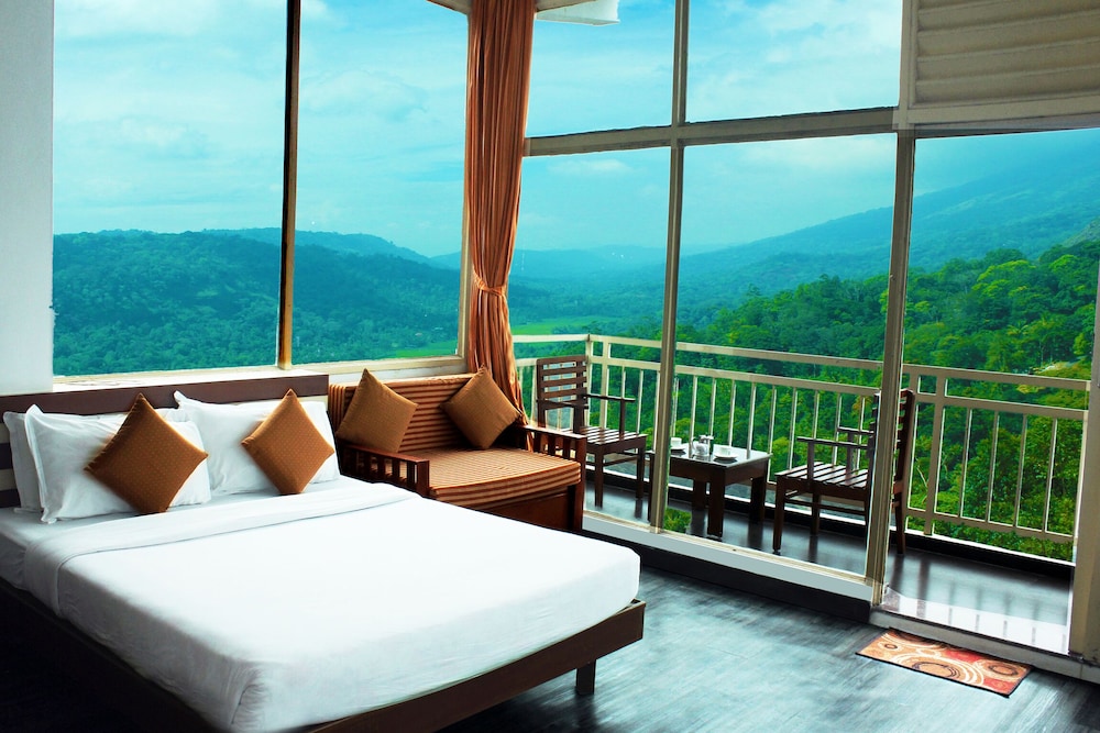 Honeymoon Cliff Edge photo 2