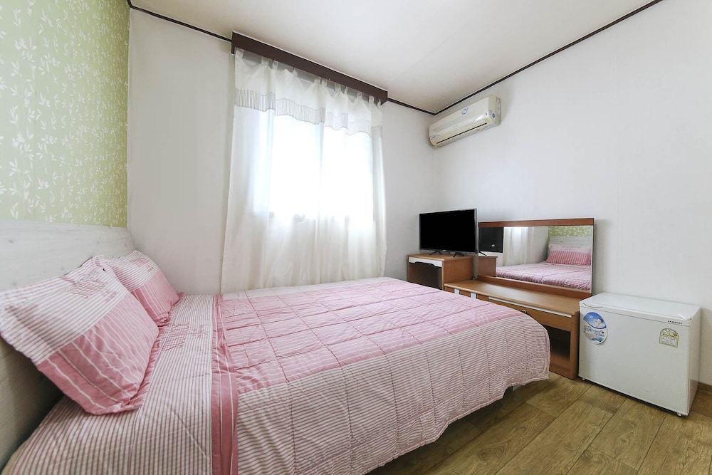 Bed Room (2 Ppl) photo 2