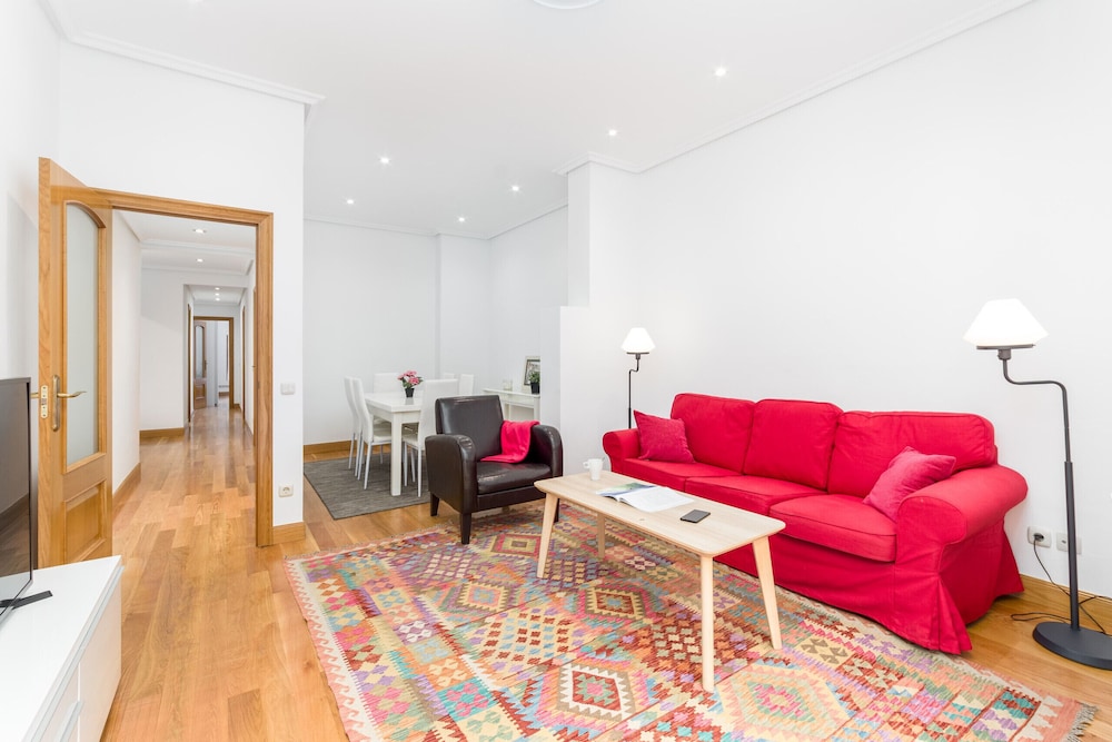 Apartamento, 3 habitaciones, terraza, junto a la playa