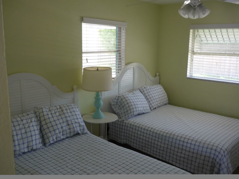Studio Kitchenette ( Efficiency) 2 Full Beds photo 1