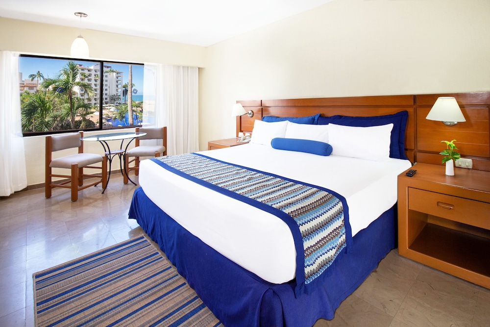 Two Bedroom Family Suite Pool View - Photo 1