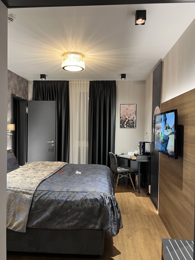 Deluxe Suite photo 3