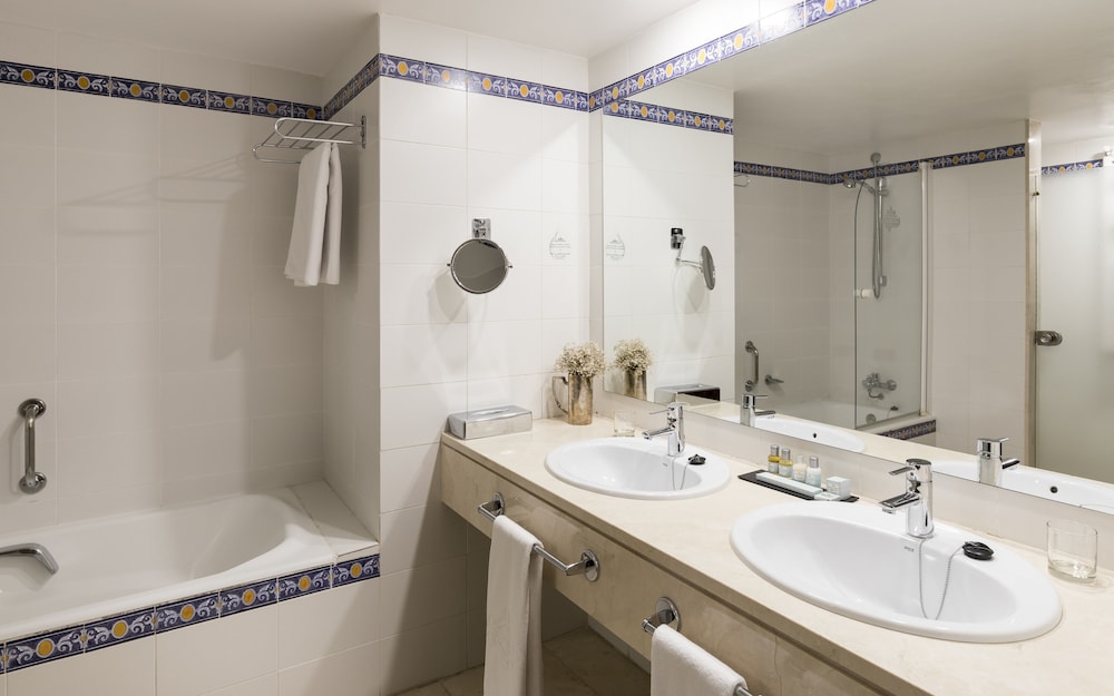 Standard Twin Room - Photo 5