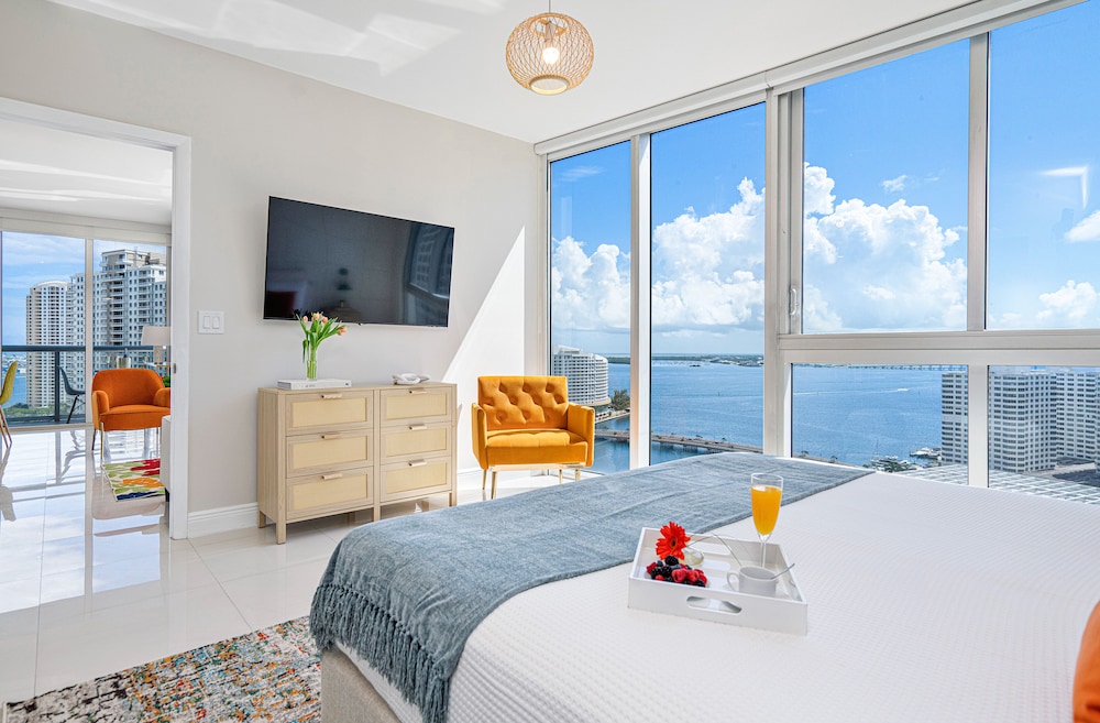 Presidential Corner Apart, 2/2 and Sofa Bed, Ocean View1608 thumbnail 5