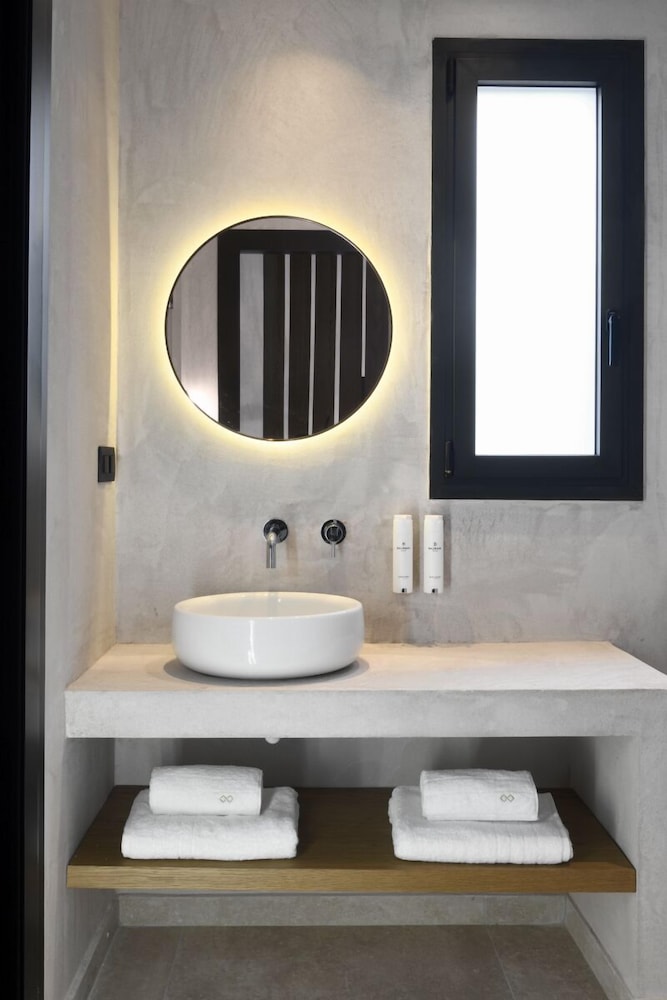 Suite, Private Pool - Photo 15