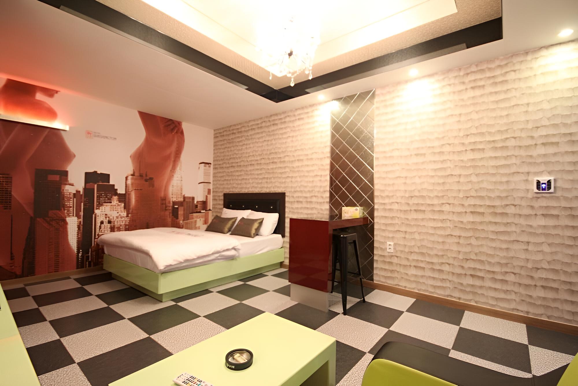 Room (VIP (Special Room/2PC/Netflix YouTube) - Photo 16