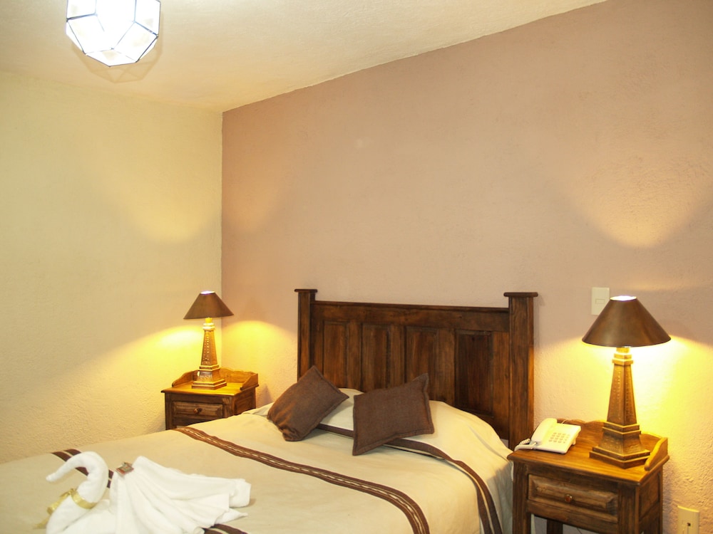 Standard Single Room, 1 Queen Bed, Private Bathroom photo 3