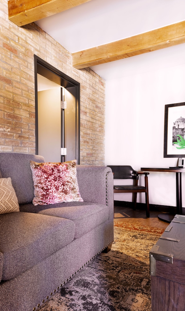 Suite, 1 Bedroom, Accessible, Bathtub - Photo 3
