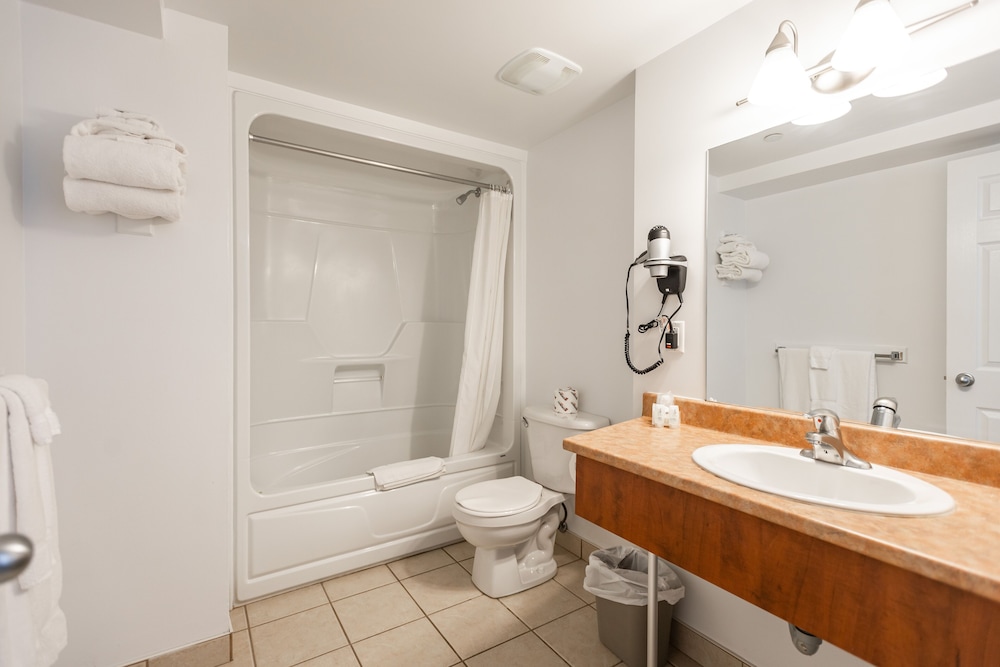 Standard Room, 2 Queen Beds - Photo 8