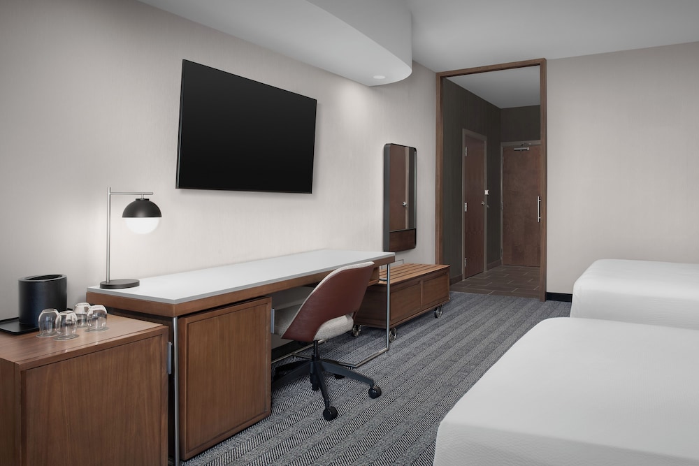 Room, 2 Queen Beds (Mobility/Hearing Access, Roll-In Shwr) photo 1