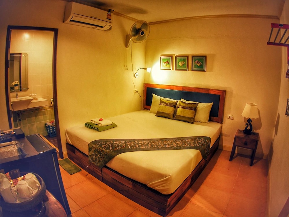 Superior Double Room, No Windows photo 3