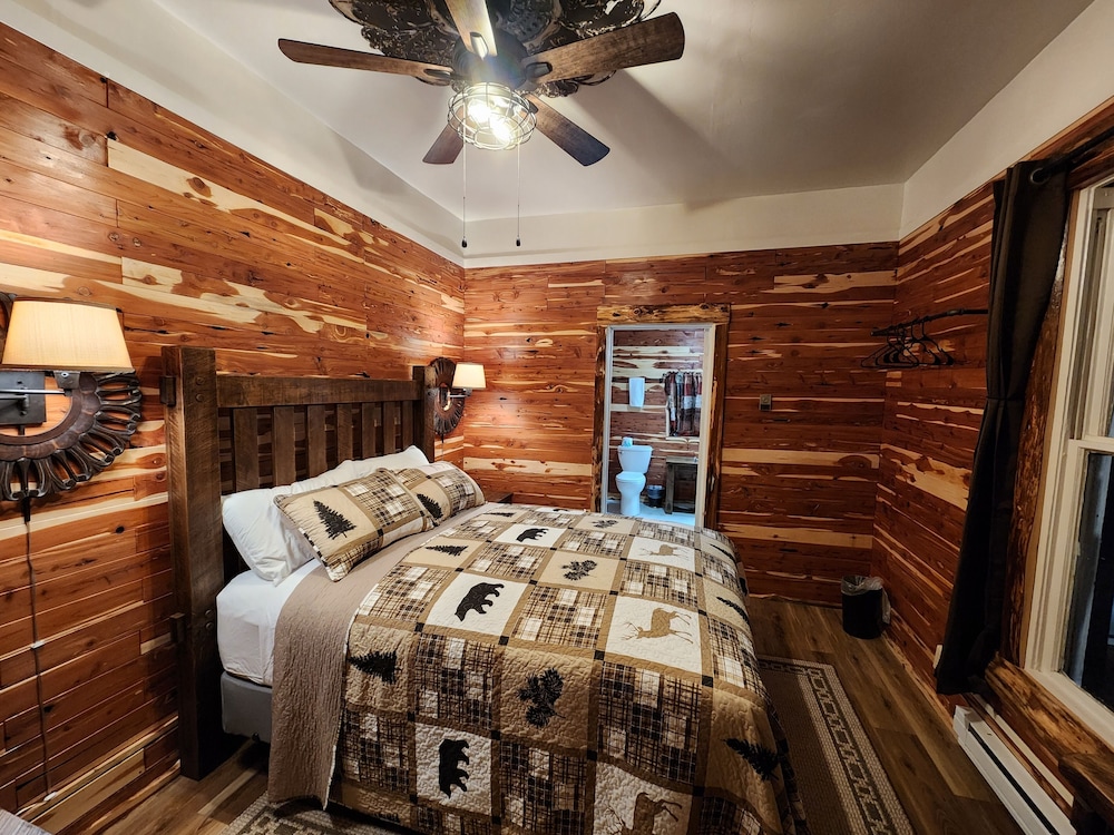 Deluxe Room, 1 Queen Bed, Non Smoking