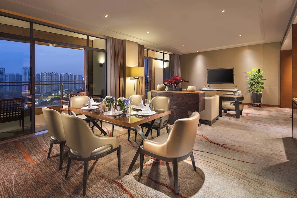 Ambassador Suite with Lounge Access