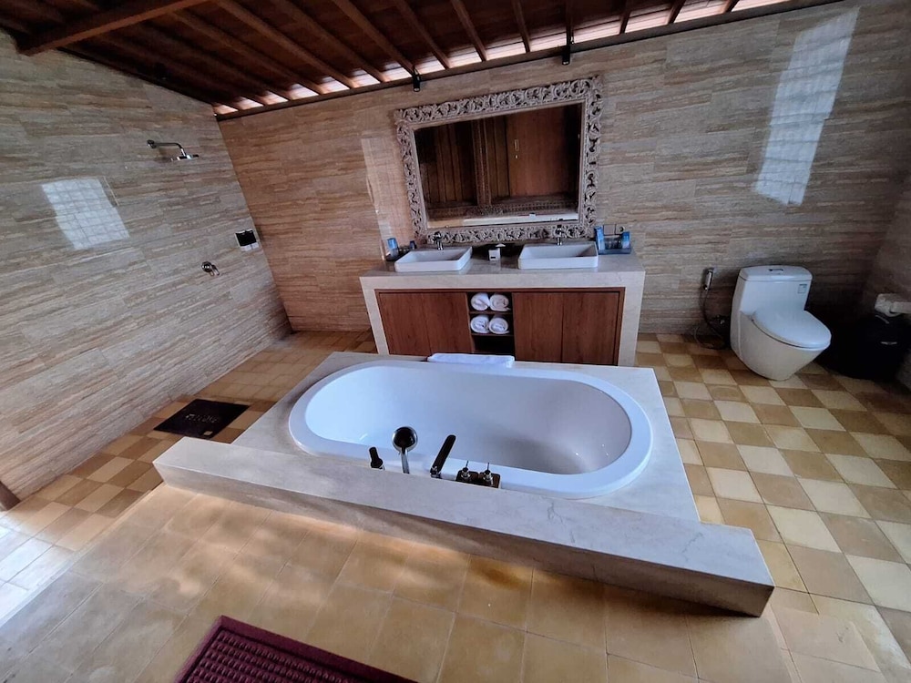 Presidential Villa photo 2