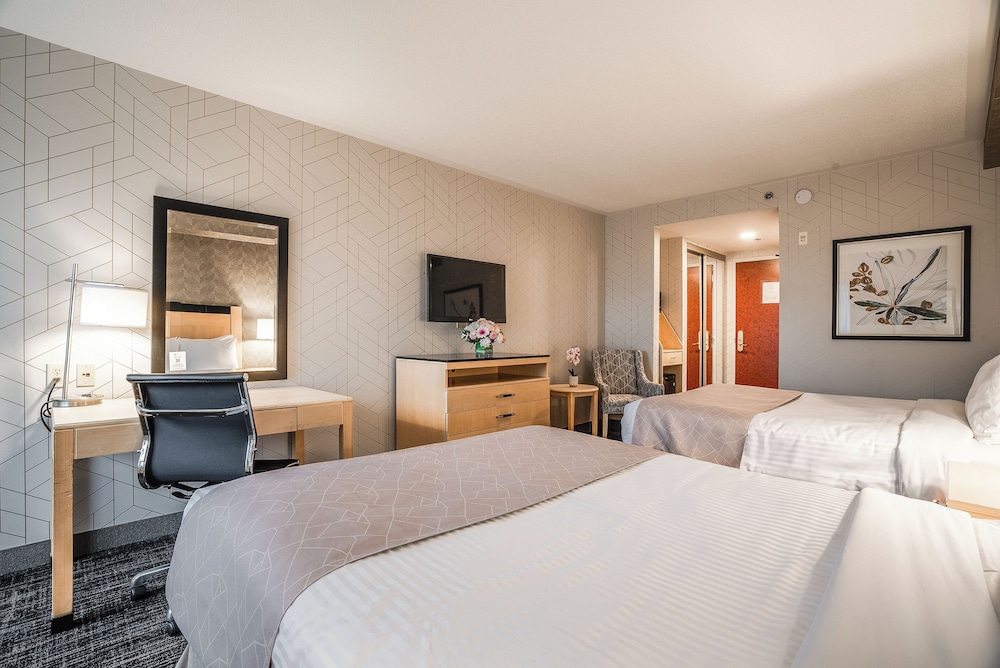 Standard Room with 2 queen beds photo 3