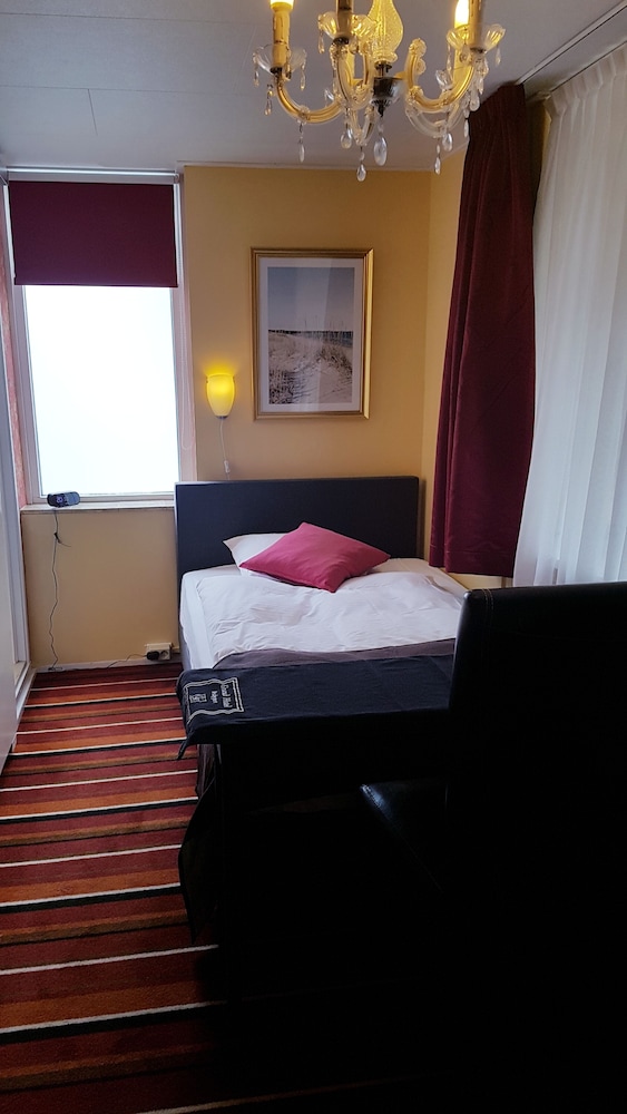 Single Room photo 3