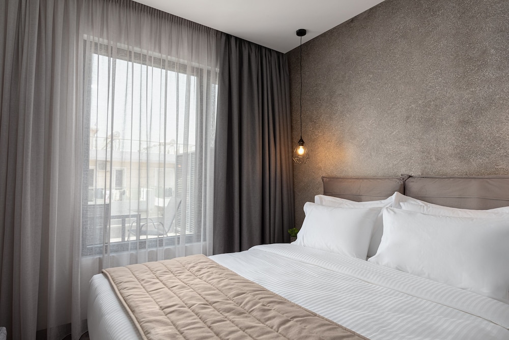 Junior Suite, 1 Queen Bed with Sofa bed, Balcony, photo 6
