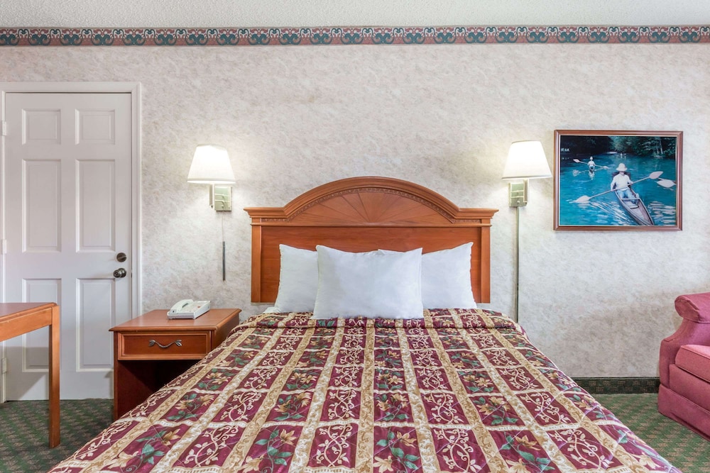 Room, 1 King Bed, Accessible, Non Smoking (Mobility/Hearing) - Photo 3