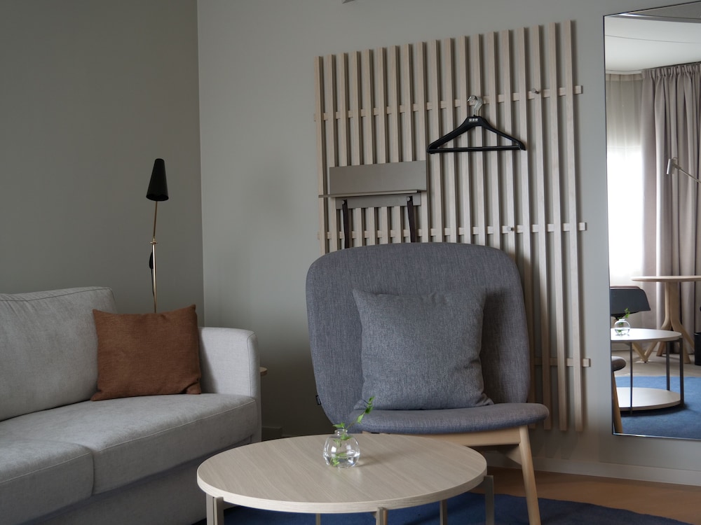 Suite, 1 Double Bed with Sofa bed, Non Smoking - Photo 6