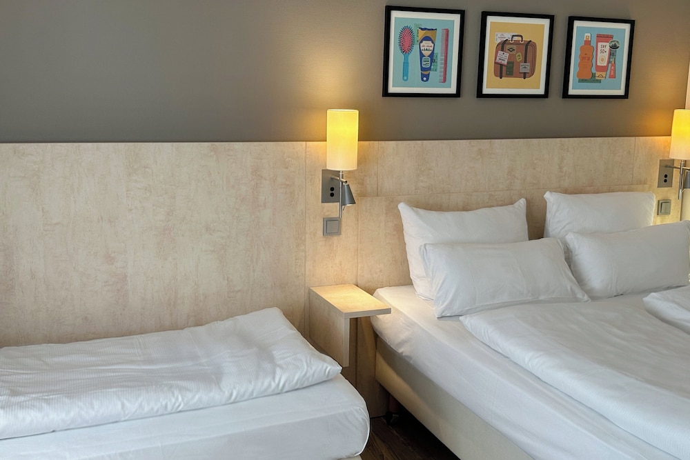 Standard Room, 1 Queen Bed with Sofa bed (Up to 3 Guests) - Photo 6