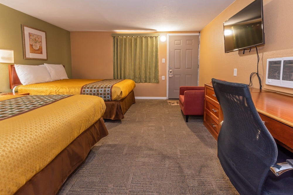 Traditional Double Room, 2 Queen Beds photo 3