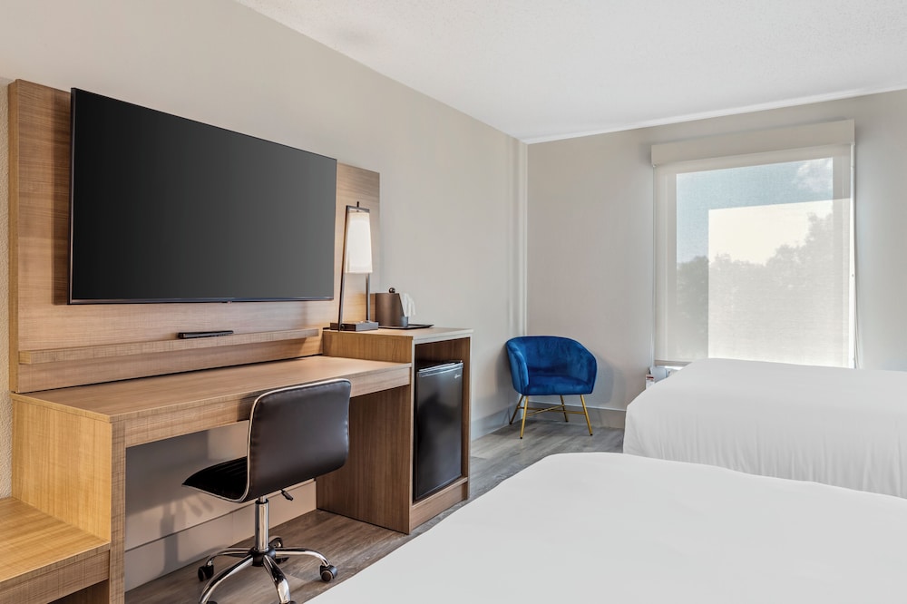 Standard Room, 2 Queen Beds, Non Smoking photo 2