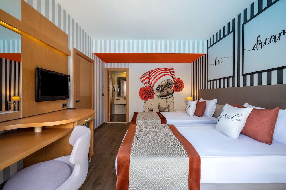 Suite, Pool View photo 3