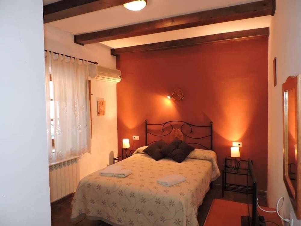 Double Room, Private Bathroom (O Triple) photo 3